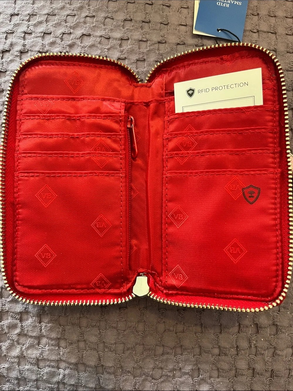 Vera Bradley Cardinal Red Quilted RFID Smartphone Wristlet Wallet NWT.